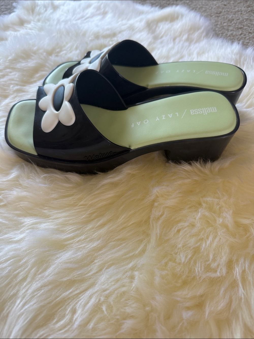 Melissa Black and White Daisy shoes - Picture 5 of 8